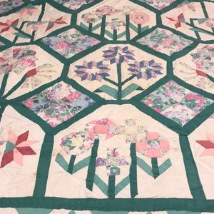 Beautiful green floral appliqué quilt